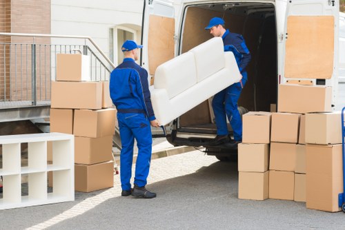 Local moving van service in Harringay for household transport
